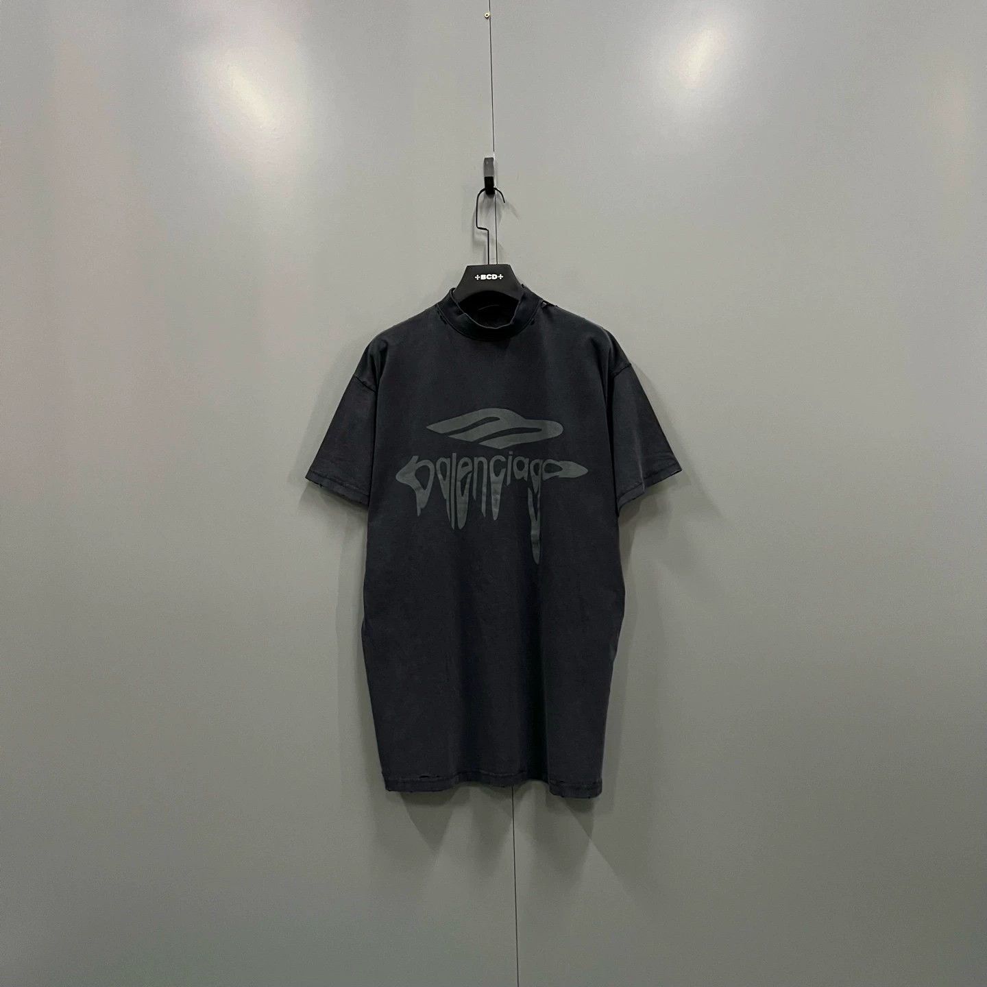 Balenciaga Balenciaga Distressed Logo Oversized Tee - dmc Size US M / EU 48-50 / 2 - 1 Thumbnail
