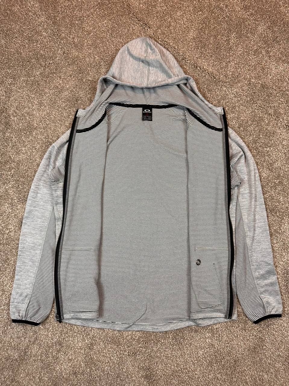 Oakley Vintage Y2K Oakley Full Zip Performance Hoodie Grey Black Size US XL / EU 56 / 4 - 2 Thumbnail