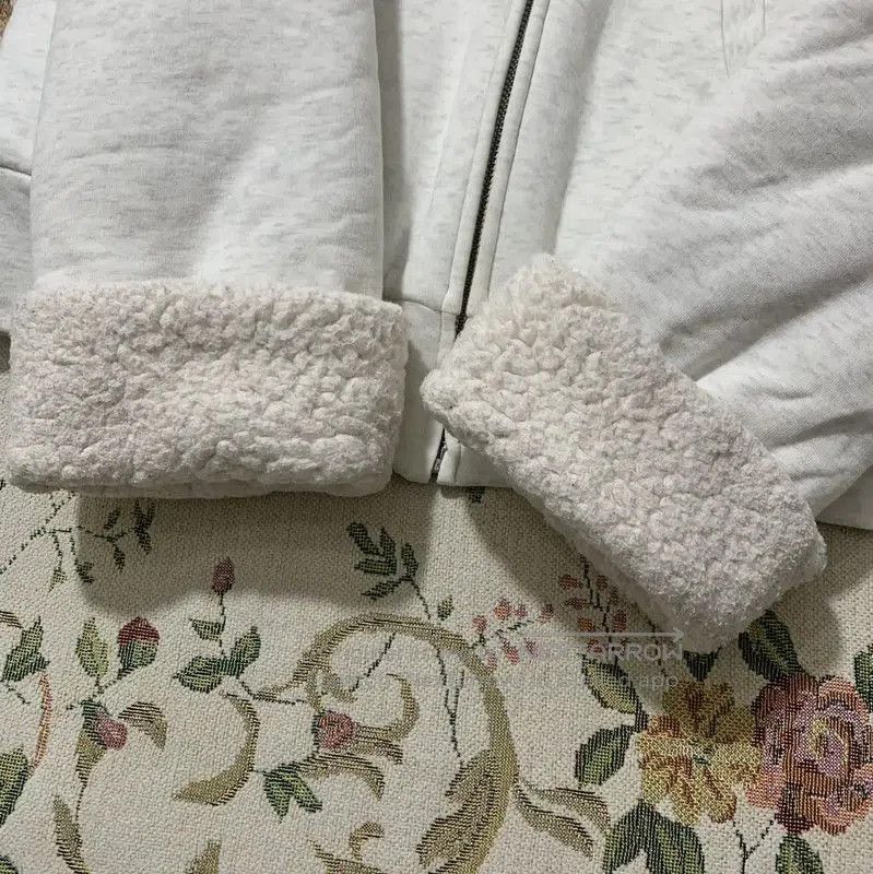 Burberry Burberry Women's Cream Cotton Long Sleeve Cardigan. Size M / US 6-8 / IT 42-44 - 6 Thumbnail
