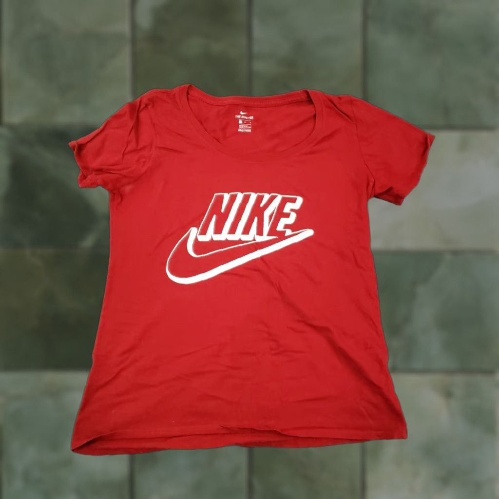 Nike Nike T-shirt Womens Medium Red Athletic Fit Round Neck Short Sleeve Casual Size M / US 6-8 / IT 42-44 - 1 Thumbnail