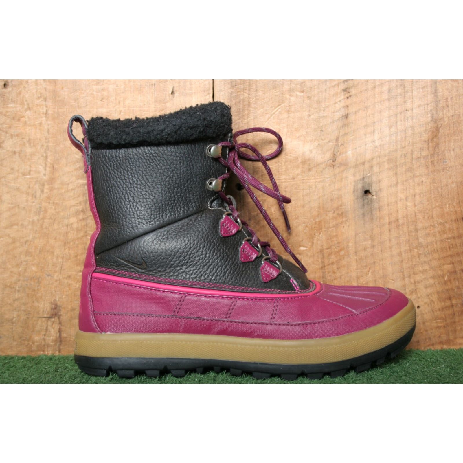 Nike Nike ACG Woodside II Magenta Duck Boots Women SZ 7 Leather/Synthetic Snow Boot 537347-006 Size US 7 / IT 37 - 2 Thumbnail