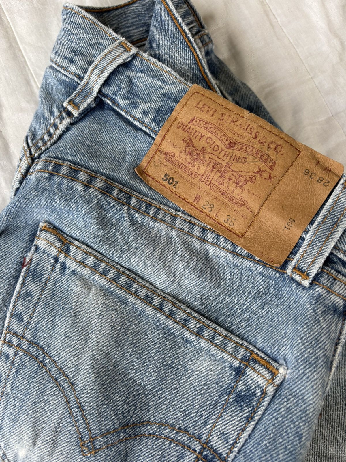 Levi's 💥VINTAGE LEVIS 501 USA #552 DISTRESSED DENIM JEANS Size US 28 / EU 44 - 11 Thumbnail