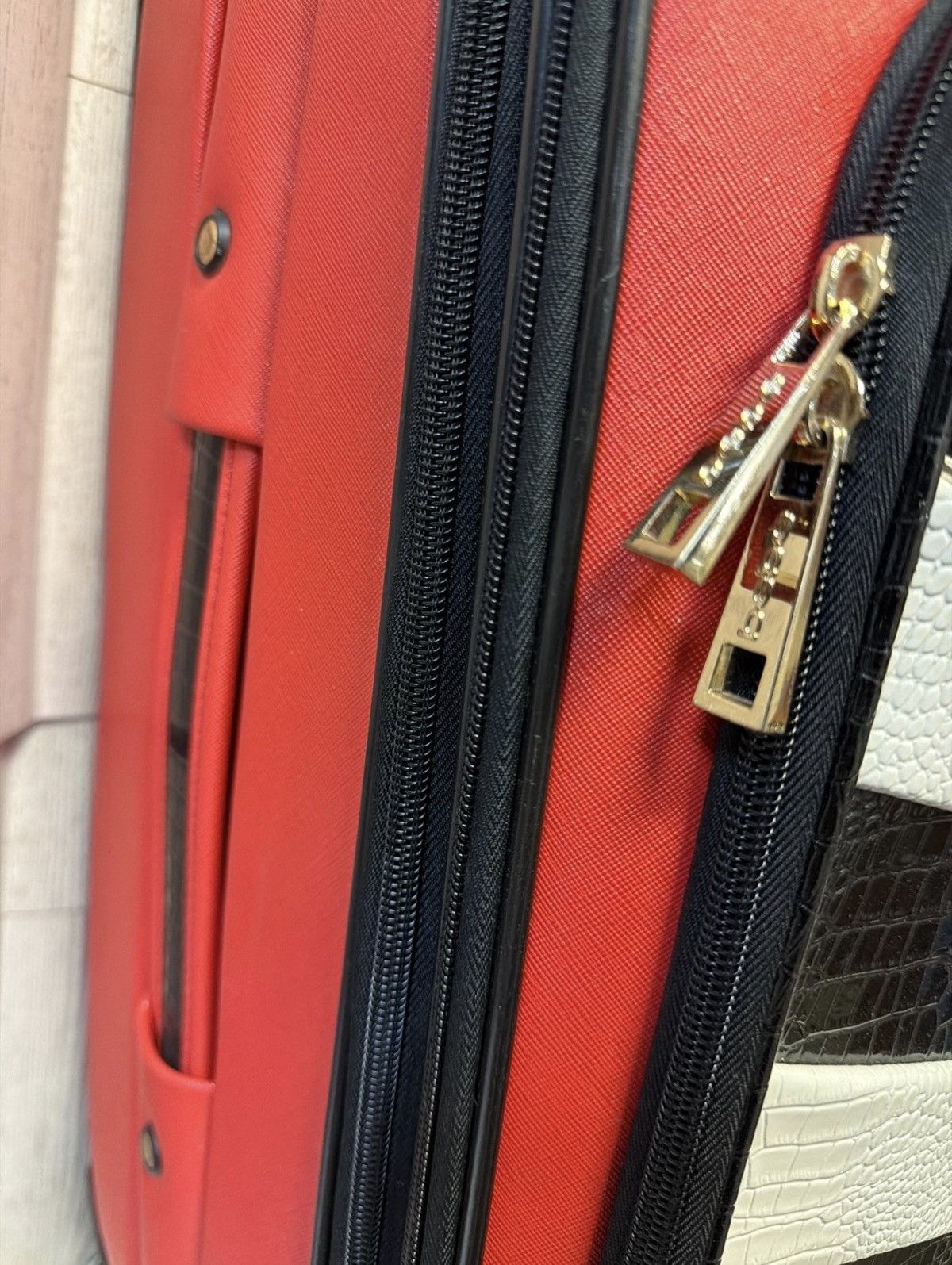 Bebe Bebe Red Rolling Carry-On Suitcase Spinner Luggage Size ONE SIZE - 8 Thumbnail