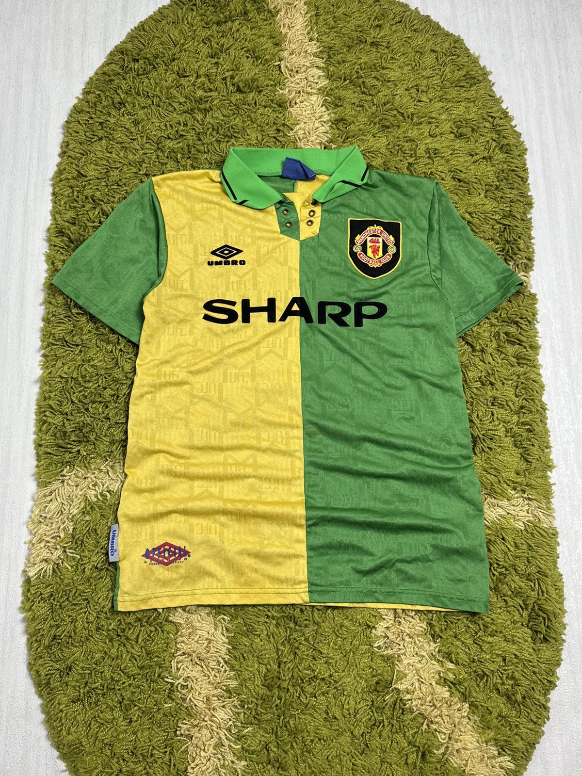 Umbro Manchester United 1992 Third Football Shirt Soccer Jersey Size US S / EU 44-46 / 1 - 1 Thumbnail