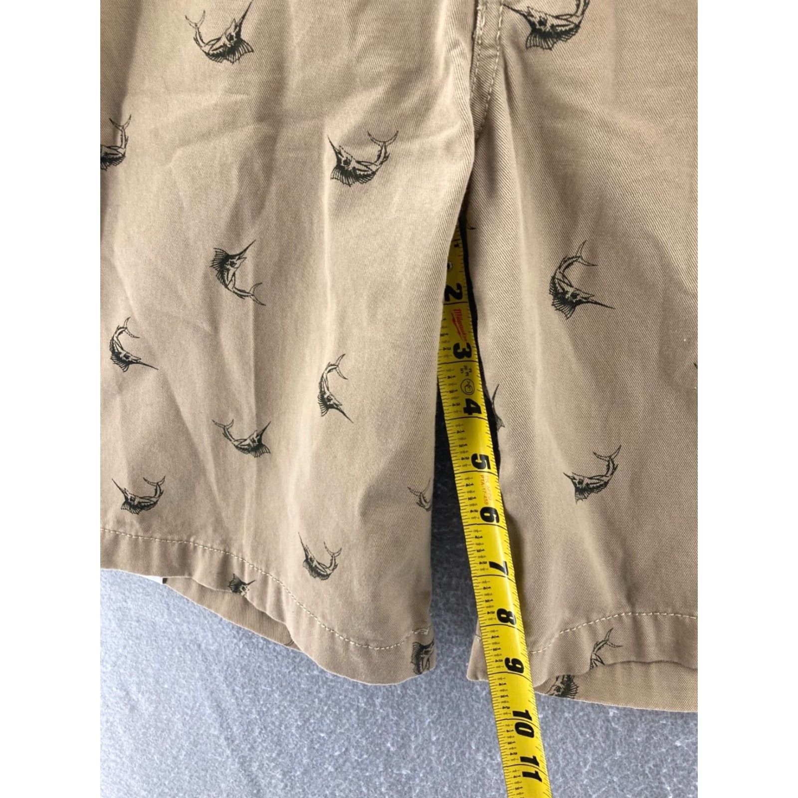 Izod IZOD Shorts Mens 30 x 10.5 Inseam Khaki Cotton Marlin Print NWT Beige Chino Casual 30 Inseam Mens IZOD Shorts Size US 30 / EU 46 - 4 Thumbnail