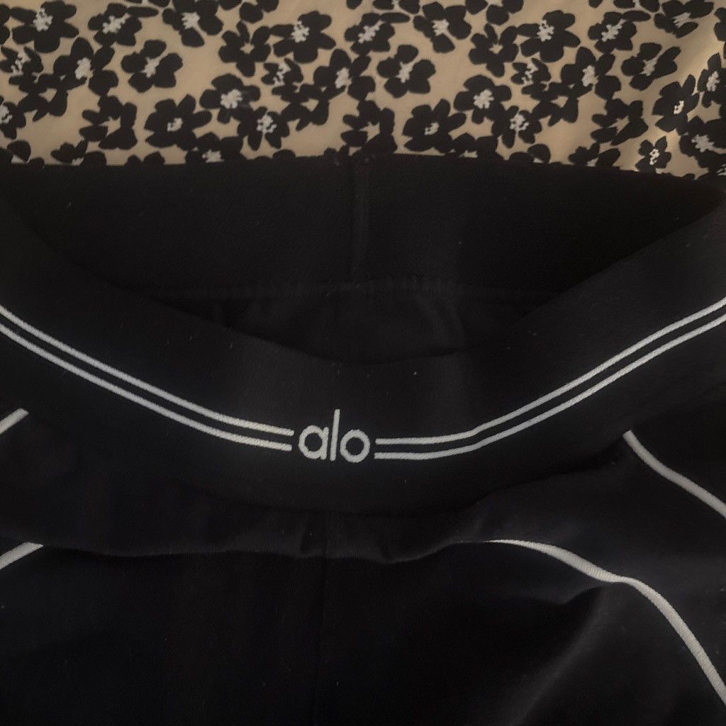 Alo Yoga Black Alo 7/8 Leggings Size 25" / US 0 / IT 36 - 5 Thumbnail