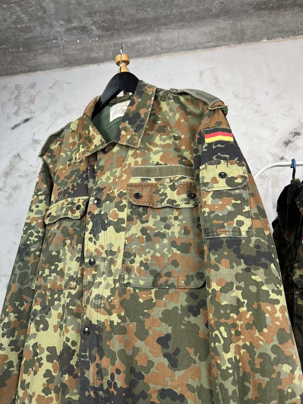Vintage Vintage 1997 Germany Army Camo Shirt Jacket Size M - L Size US L / EU 52-54 / 3 - 3 Thumbnail