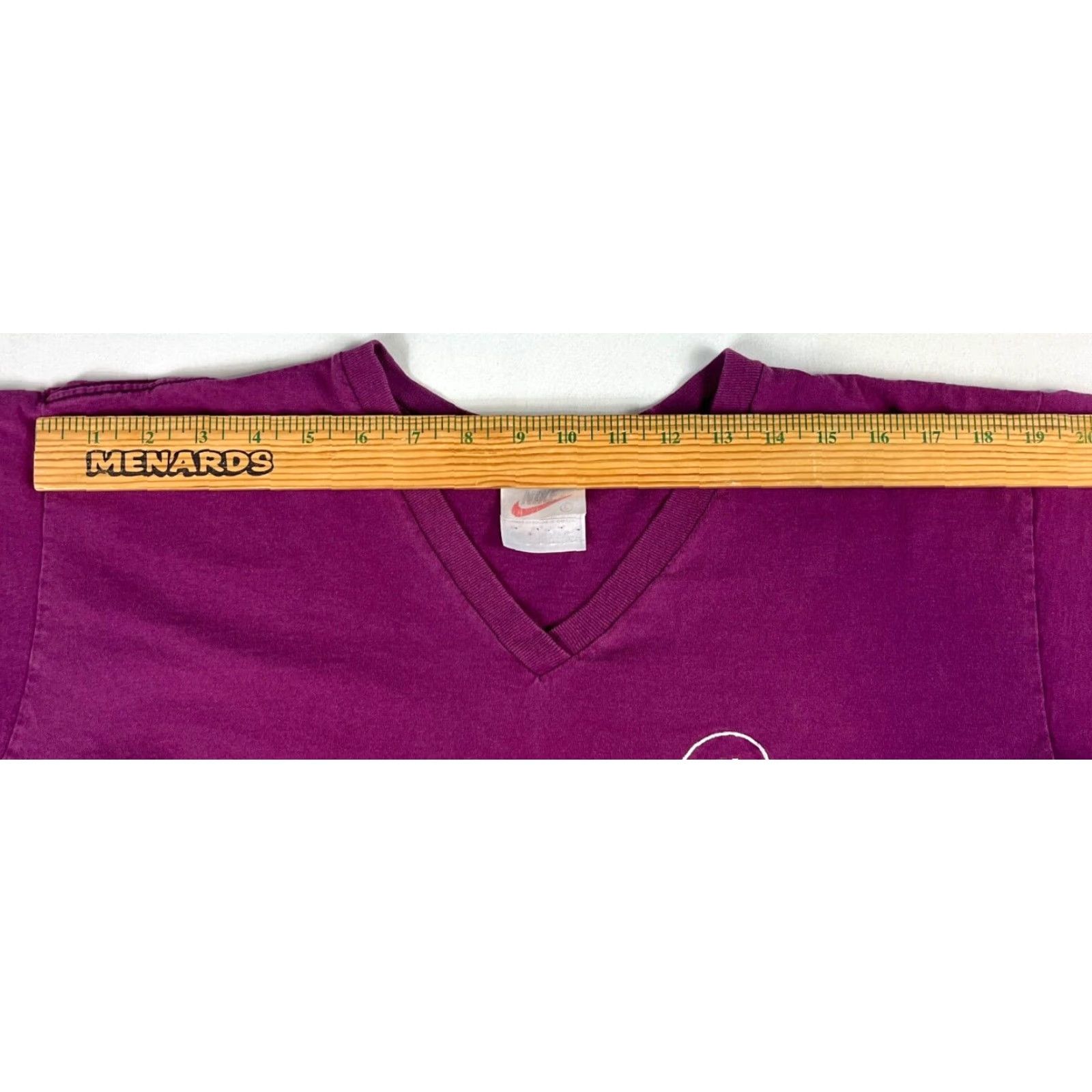 Nike VINTAGE Nike Men's T-Shirt Magenta V-Neck 90s Embroidered Logo Sz L Size US L / EU 52-54 / 3 - 7 Thumbnail
