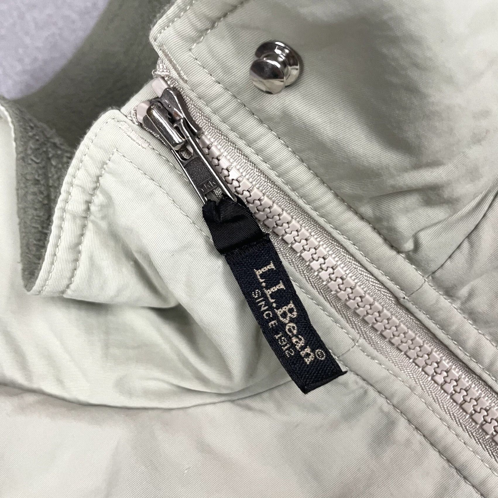 Vintage VINTAGE LL Bean Jacket Mens L Beige Nylon Quilted Winter Full Zip Lined Polyester 0 UF43 Outdoor Hiking Mens Size US L / EU 52-54 / 3 - 5 Thumbnail