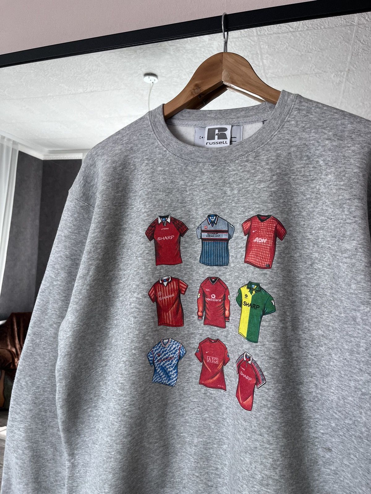 Russell Athletic Russel Art of Football Manchester United Grey Sweatshirt Size US XL / EU 56 / 4 - 2 Thumbnail
