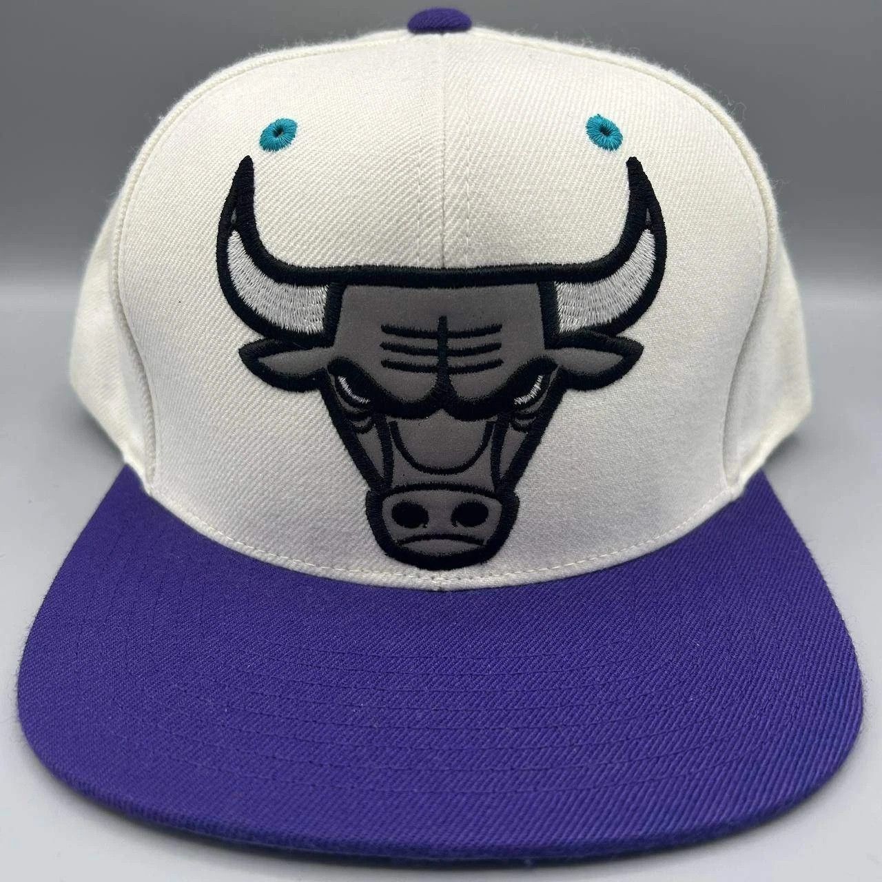 Mitchell & Ness Chicago Bulls Hat Men White Purple Embroidered Snap Back Cap Size ONE SIZE - 1 Thumbnail