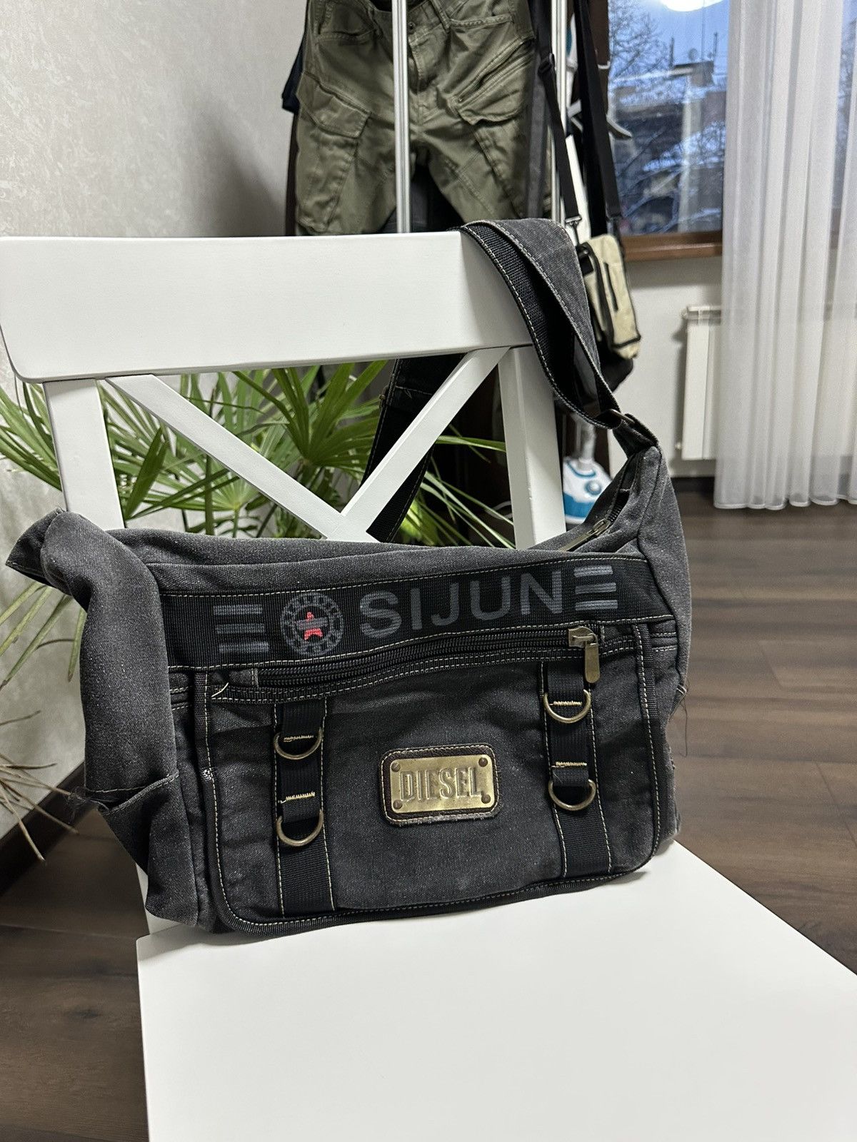 DIESEL レザー バッグ　vintage DIESEL Clutch Bag With Leather Logo In Black 00s Y2k Vintage