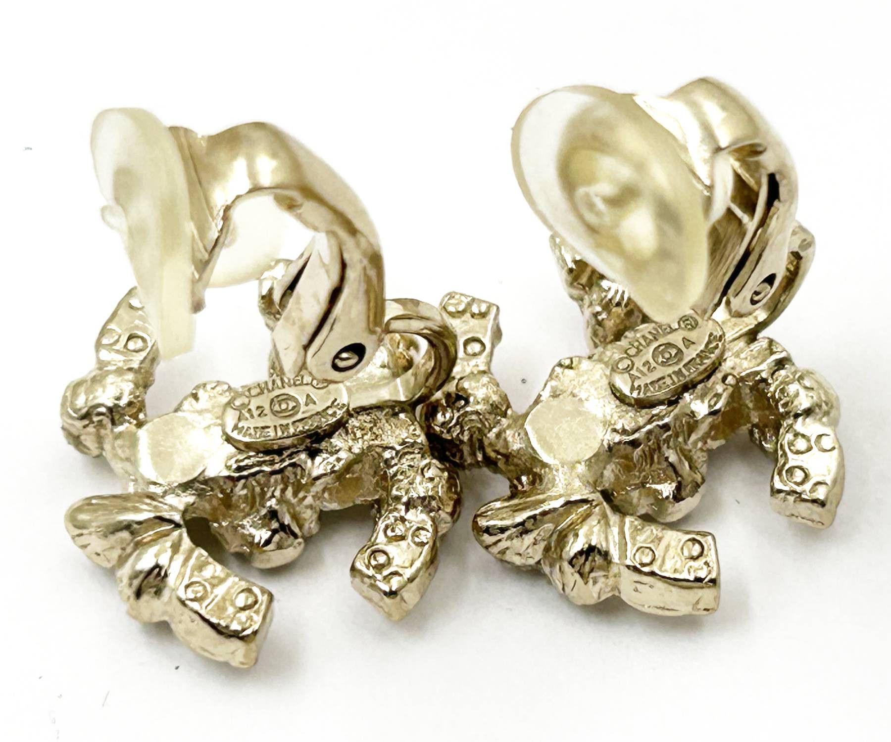 Chanel Chanel Gold CC Mini Pearl Mini Flowers Clip on Earrings Size ONE SIZE - 4 Thumbnail