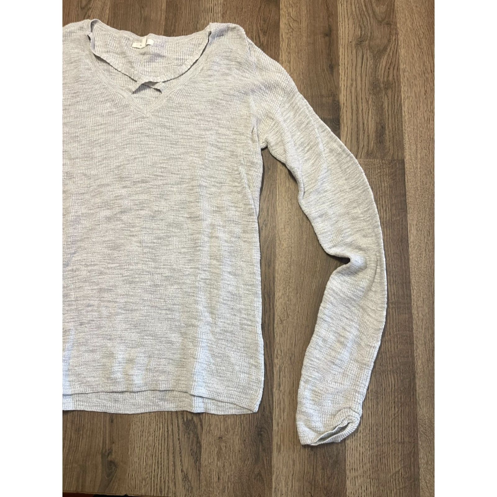 Vintage Maurices Shirt Womens Medium Gray V-Neck Long Sleeve T-Shirt Casual Regular Modern FallSpringSummer Mens Womens Girls? Size M / US 6-8 / IT 42-44 - 4 Thumbnail
