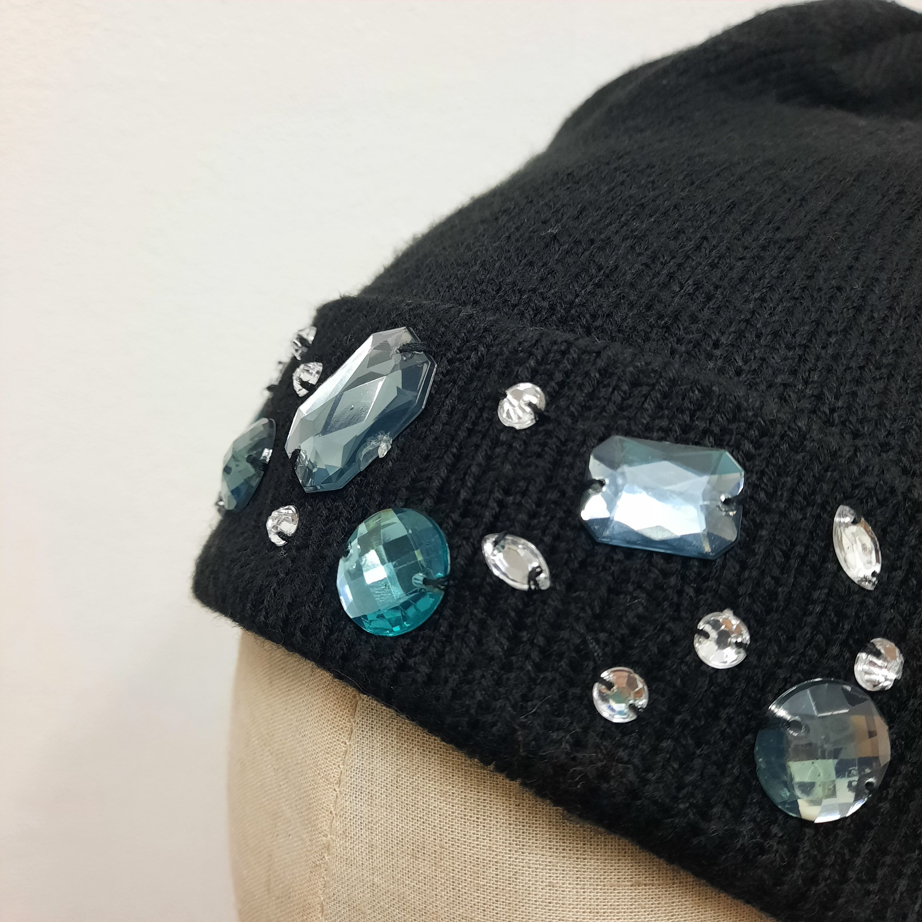 Japanese Brand 💎 H&M blink design beanie hat Size ONE SIZE - 3 Thumbnail