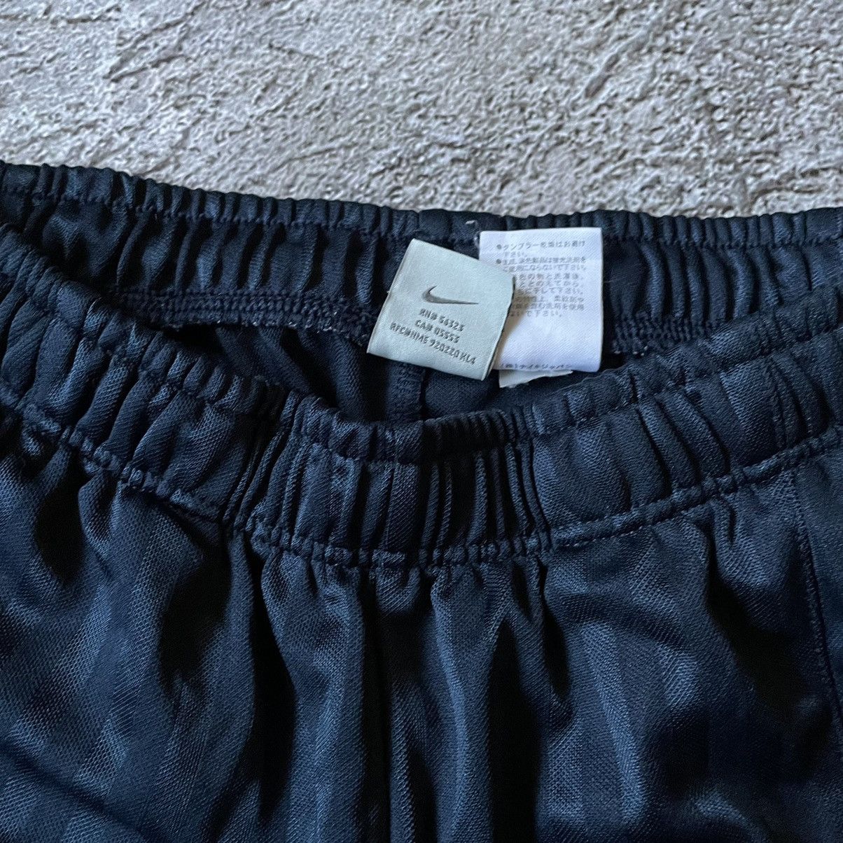 Nike Vintage Y2K Nike Short Logo Sportwear Casual Buymypiece 90s Size US 30 / EU 46 - 6 Thumbnail