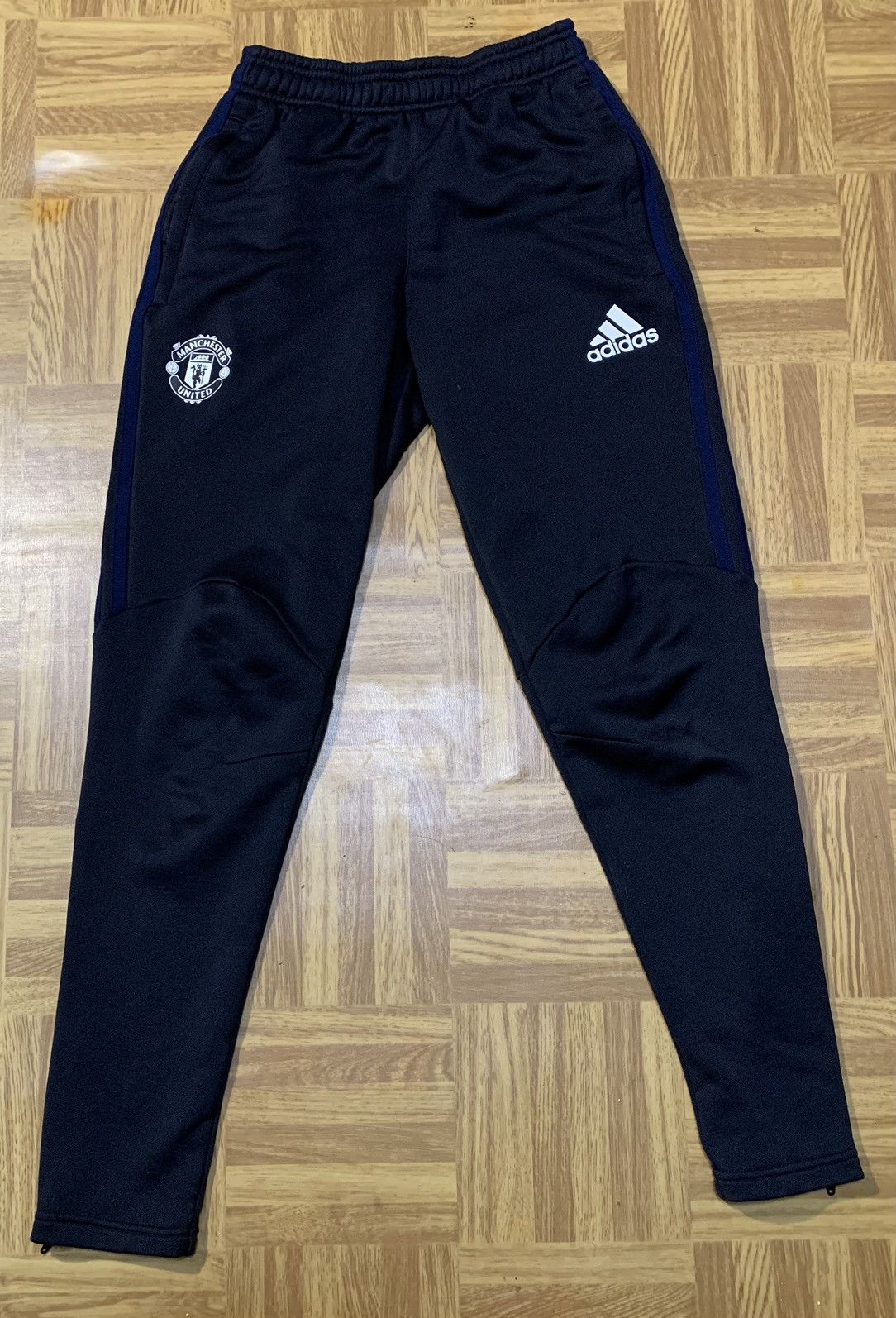Adidas Adidas track pants Manchester United Size US 26 / EU 42 - 1 Thumbnail