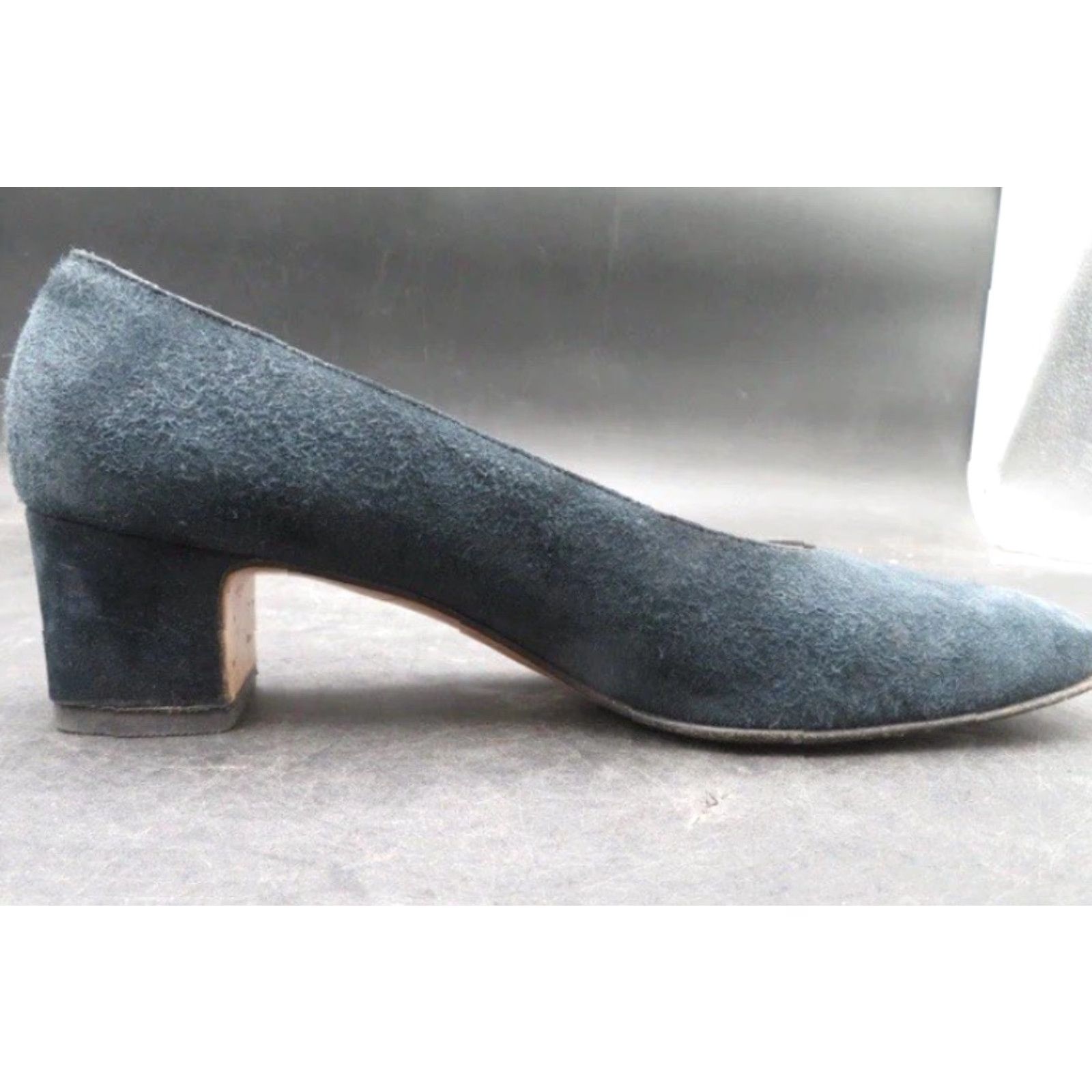 Salvatore Ferragamo Women Salvatore Ferragamo Navy Blue Suede Leather Pump Heels MadeInItaly Size 7B Vintage Block Heel Size US 7 / IT 37 - 6 Thumbnail