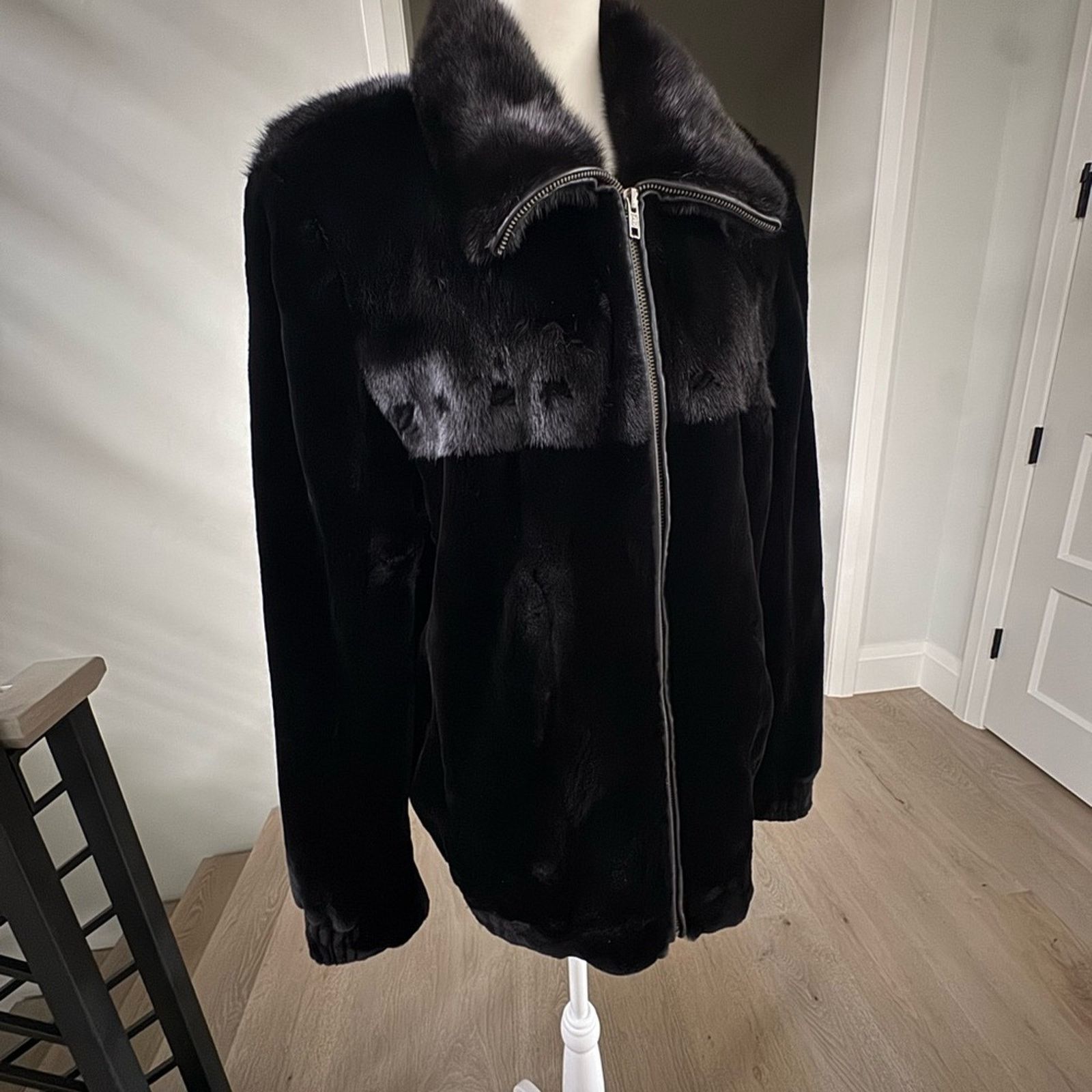 Other Brand new Men’s Mink Jacket size M Size US M / EU 48-50 / 2 - 4 Thumbnail