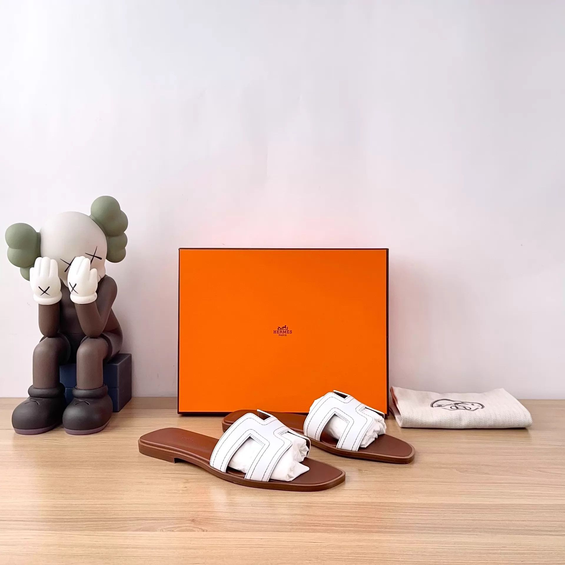 Hermes Hermès Slippers EUR 38.5 Size US 8 / IT 38 - 2 Thumbnail