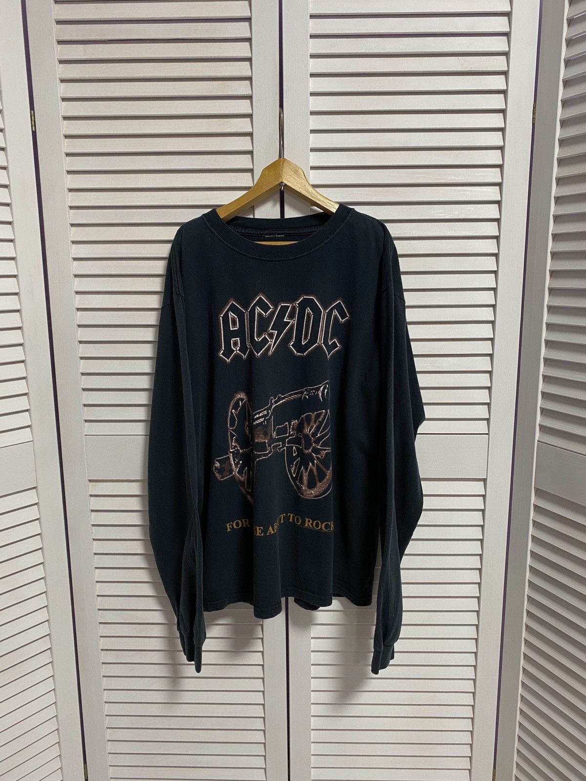Vintage Vintage T Shirt Long Sleeve AC/DC For Those About Rock Band Size US L / EU 52-54 / 3 - 1 Thumbnail