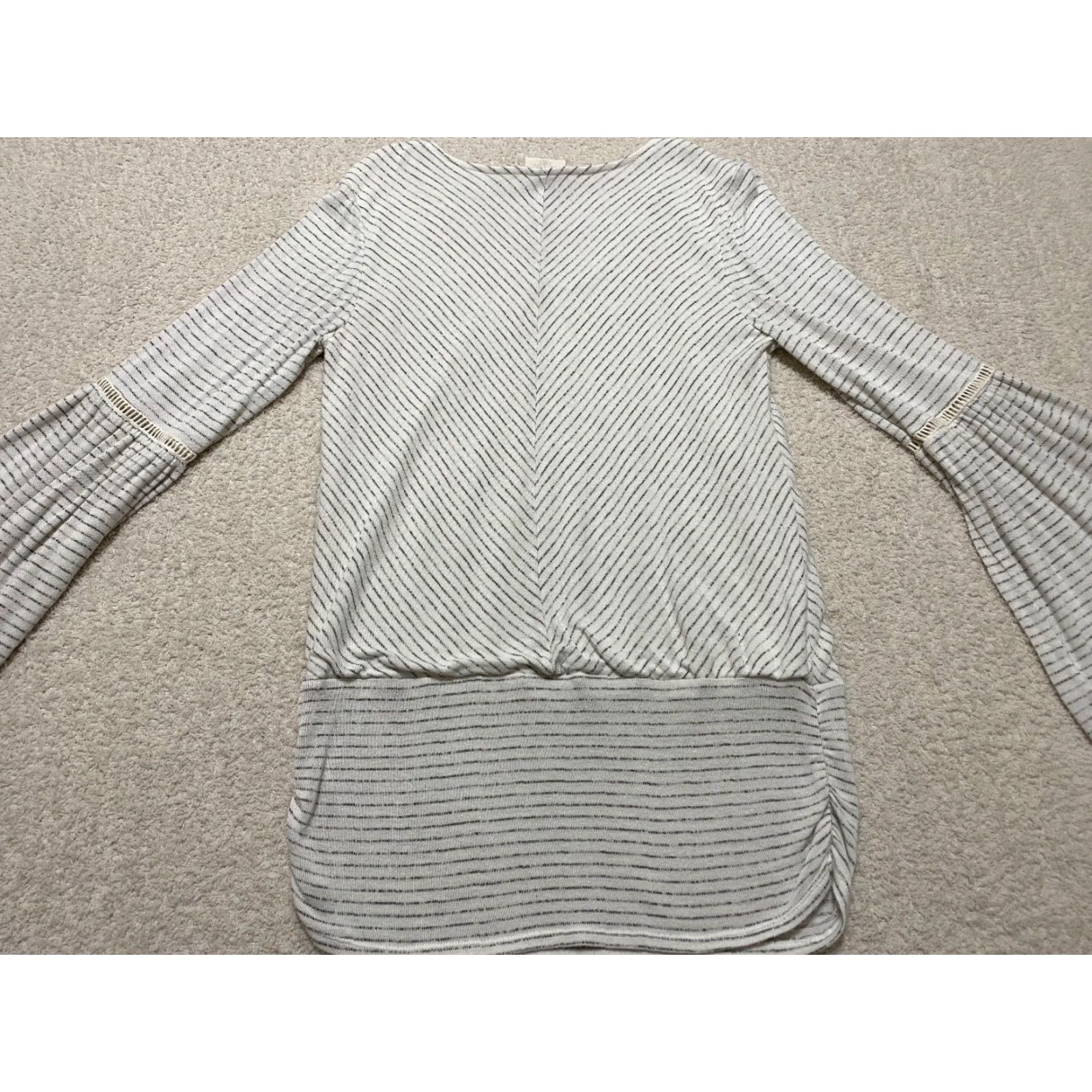 Vintage Knox Rose Shirt Womens Small White Rayon V-Neck Long Sleeve Striped Bell Sleeve Casual Blouse Size S / US 4 / IT 40 - 6 Thumbnail