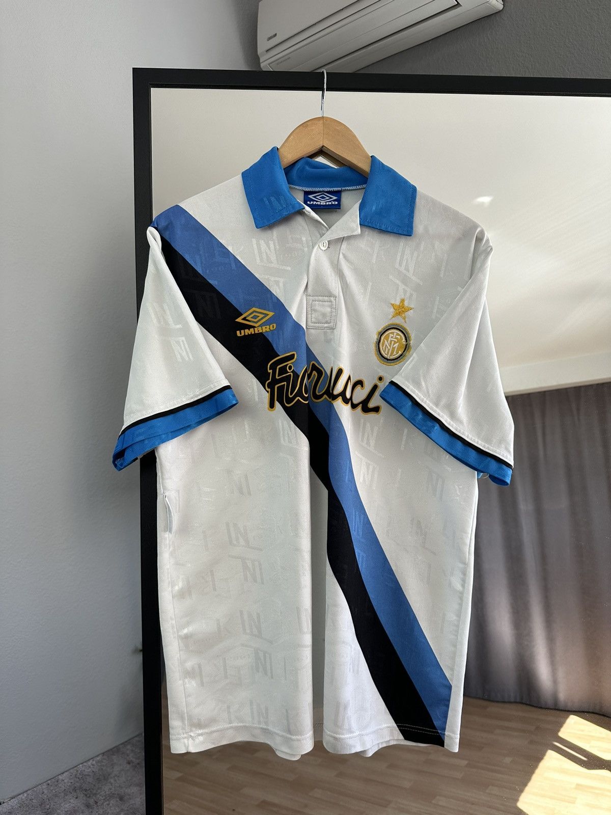 Umbro Vintage Umbro Inter 1993/94 Away Jersey Archival Rare Size US L / EU 52-54 / 3 - 9 Thumbnail
