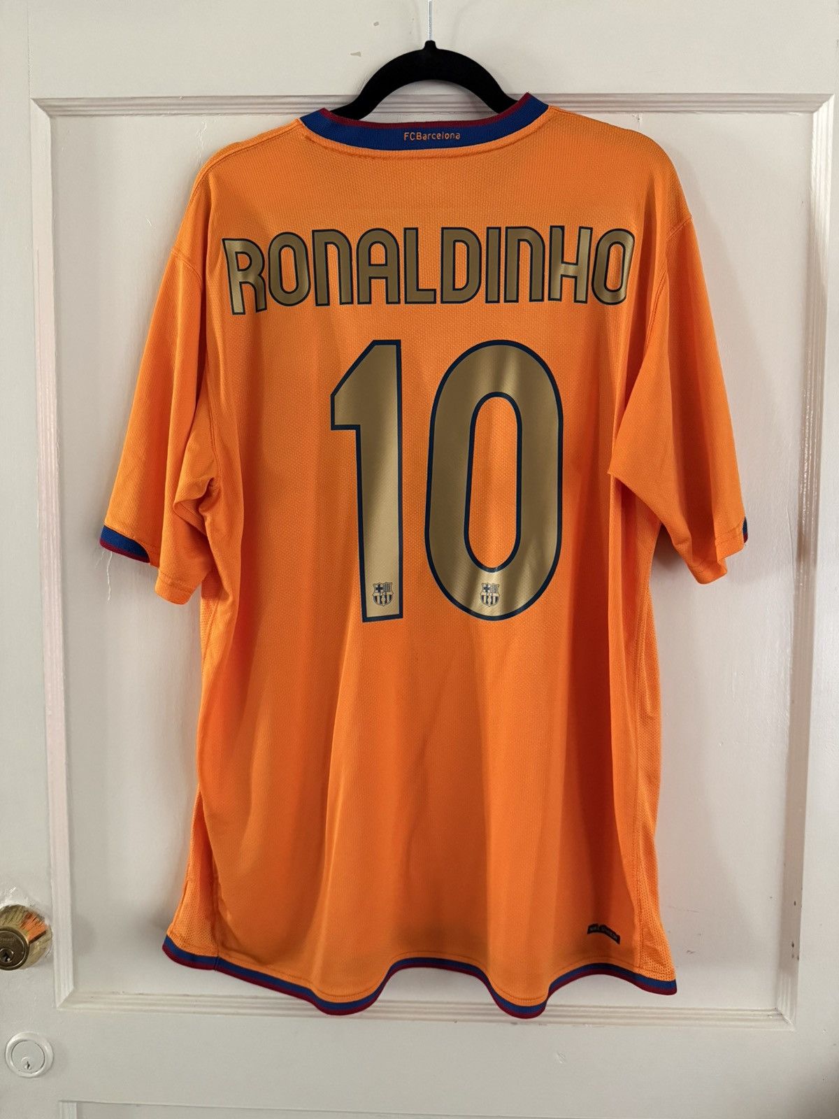 Nike 2006-07 Barcelona Ronaldinho Away Jersey Size US XL / EU 56 / 4 - 1 Thumbnail