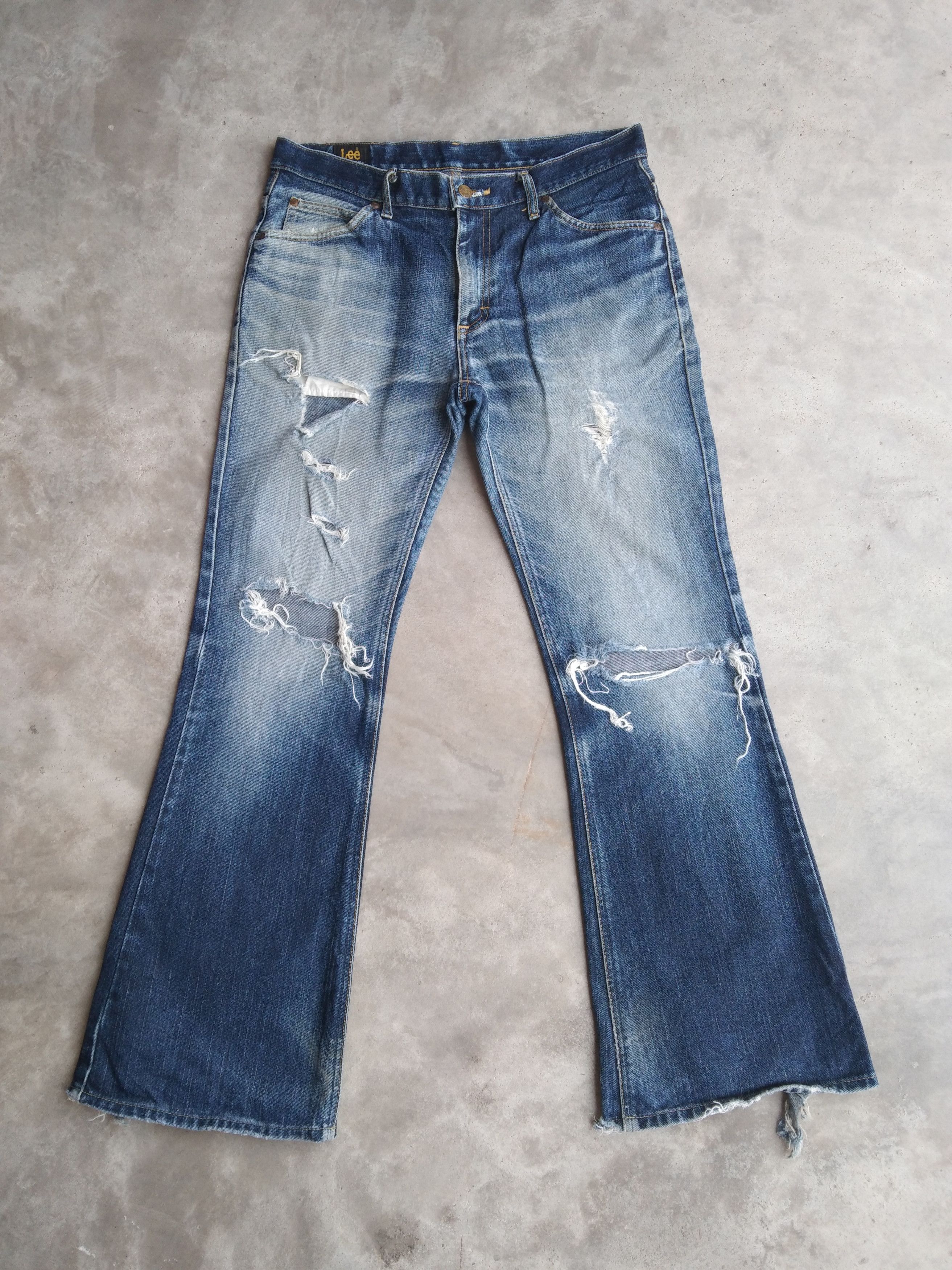 Vintage Vintage Lee Riders Flared Distressed Jeans 32x31 Size US 32 / EU 48 - 1 Thumbnail
