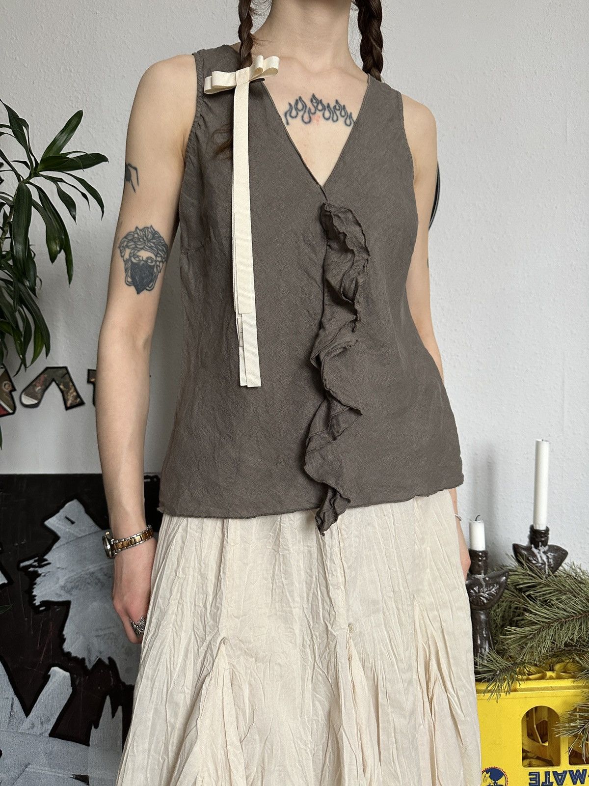 120% Lino × Designer 120 Lino Ruffle Blouse V-neck Copine Style Size M / US 6-8 / IT 42-44 - 2 Thumbnail