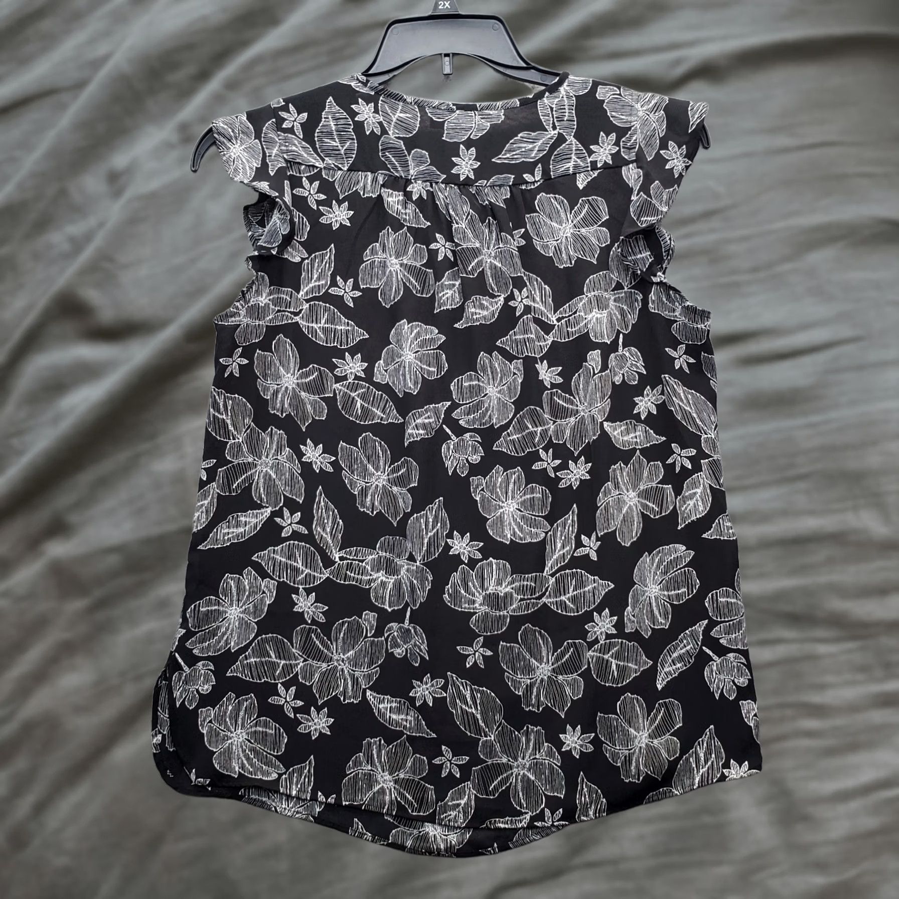 Loft LOFT Outlet Blouse Women M Multicolor Floral Sleeveless Ruffle Button 1/2 Button Casual Travel Size M / US 6-8 / IT 42-44 - 1 Thumbnail
