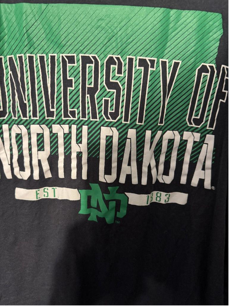 J. America North Dakota Fighting Hawk Men Size L J America T-Shirt Gray Size US L / EU 52-54 / 3 - 4 Thumbnail