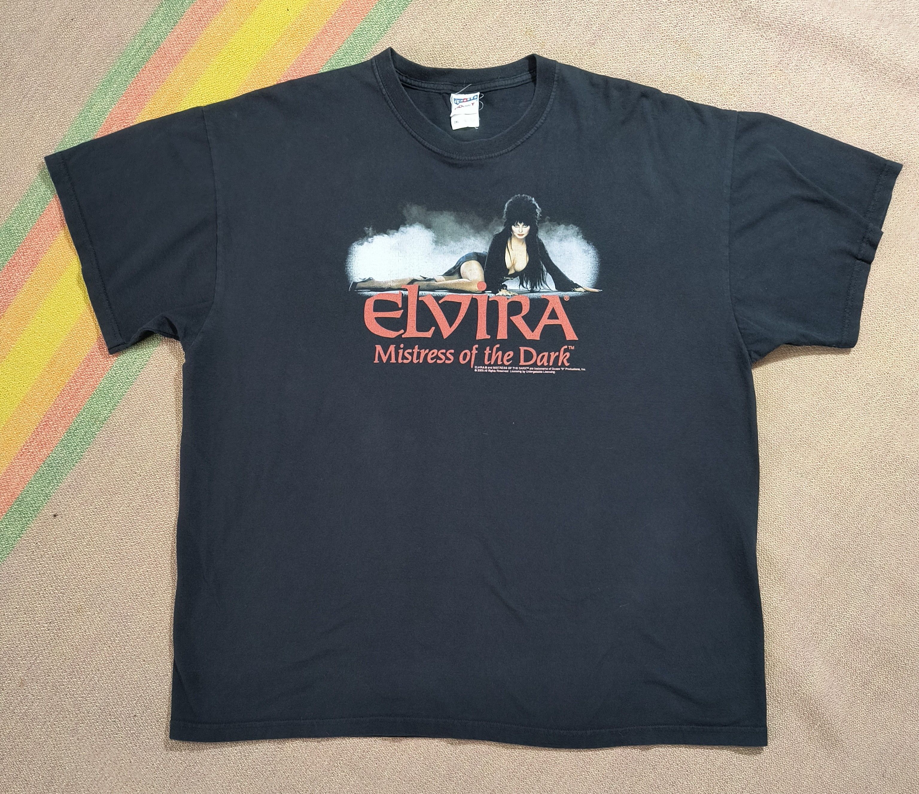 Jerzees Vintage Y2K Elvira Mistress of the dark movie tee Size US XXL / EU 58 / 5 - 2 Thumbnail