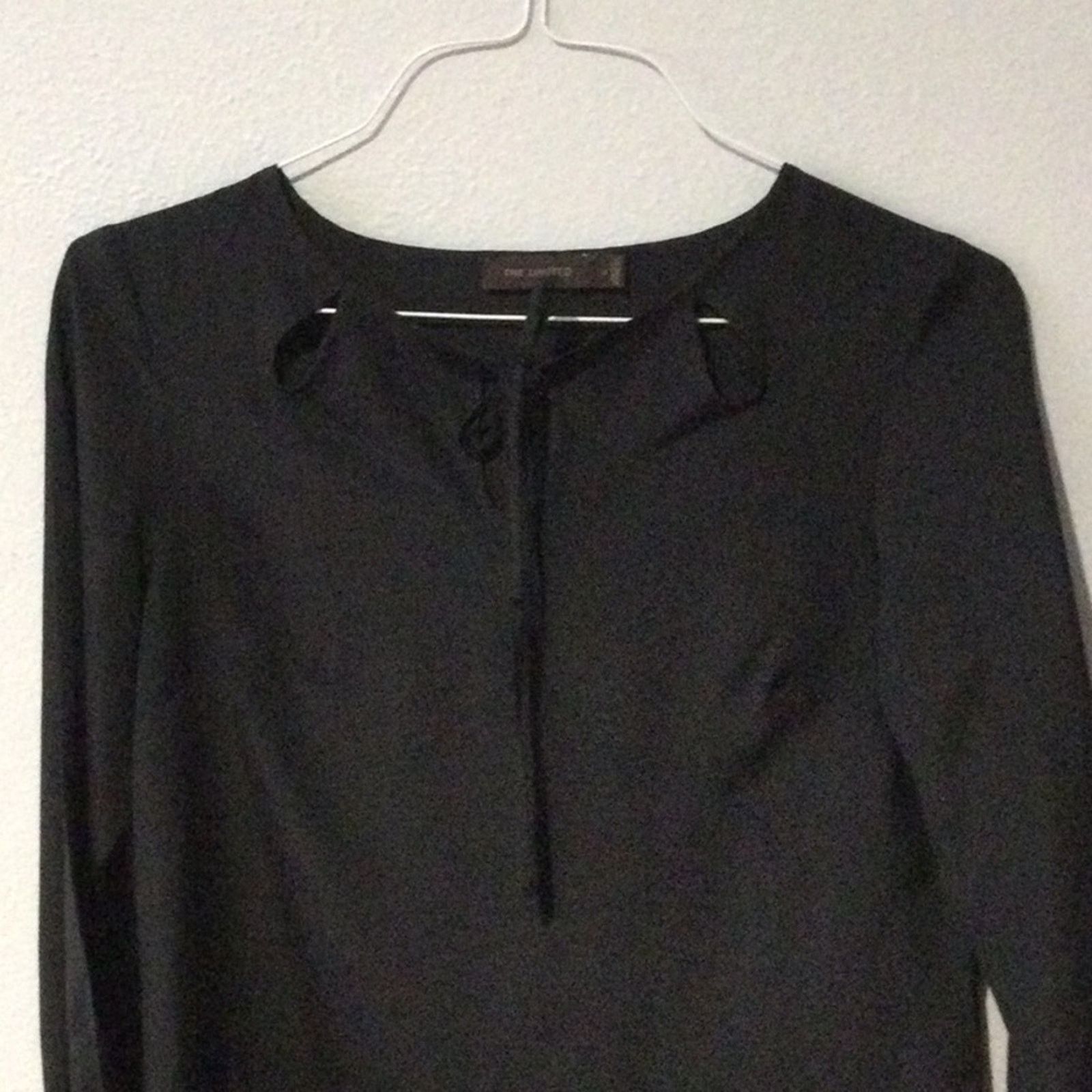 Other The Limited Black Front Key Hole Tie Neckline Blouse Size S Size S / US 4 / IT 40 - 3 Thumbnail
