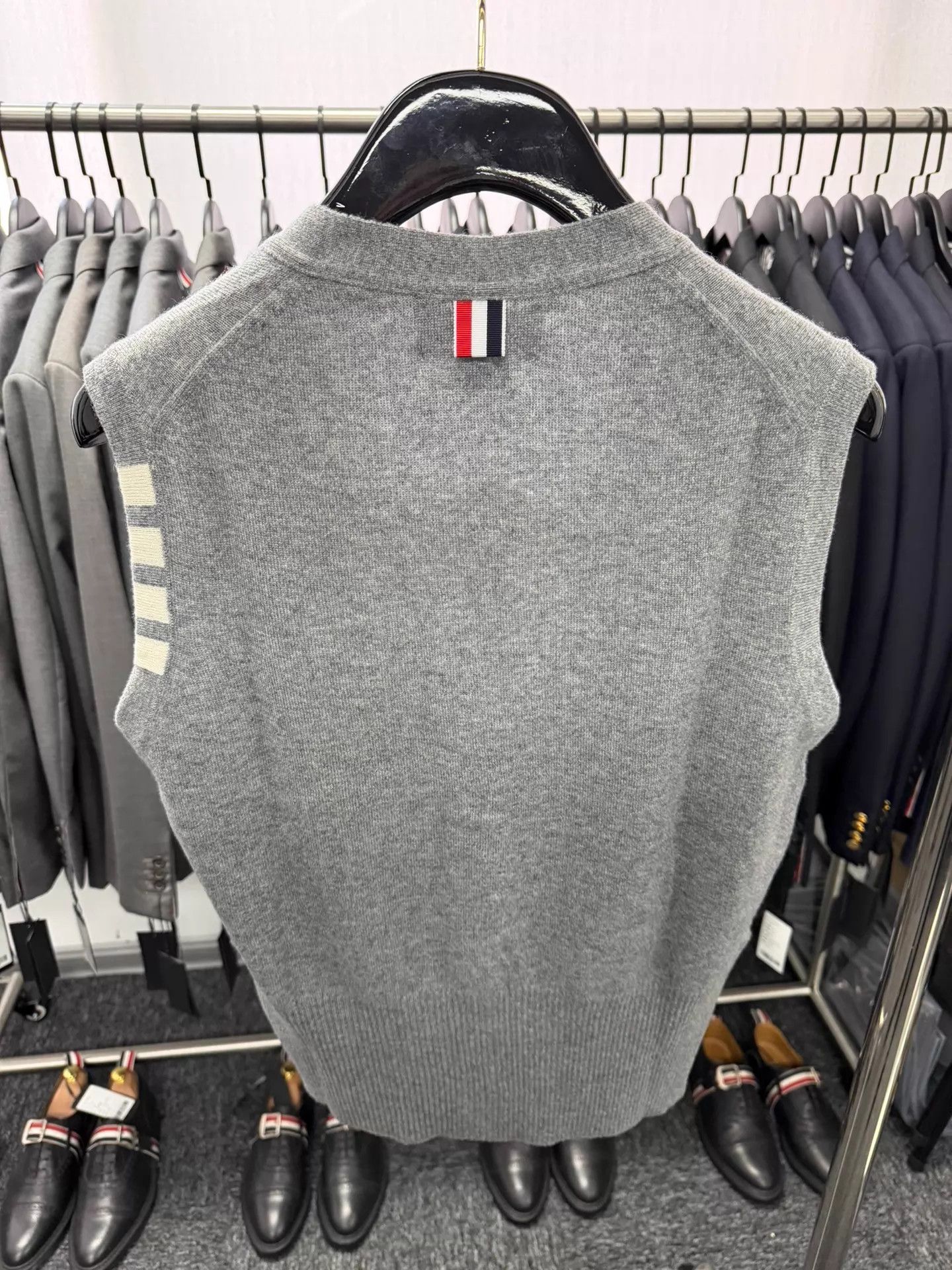 Thom Browne Thom Browne Men's Light Gray Cashmere Vest Size 3 Size US L / EU 52-54 / 3 - 2 Thumbnail