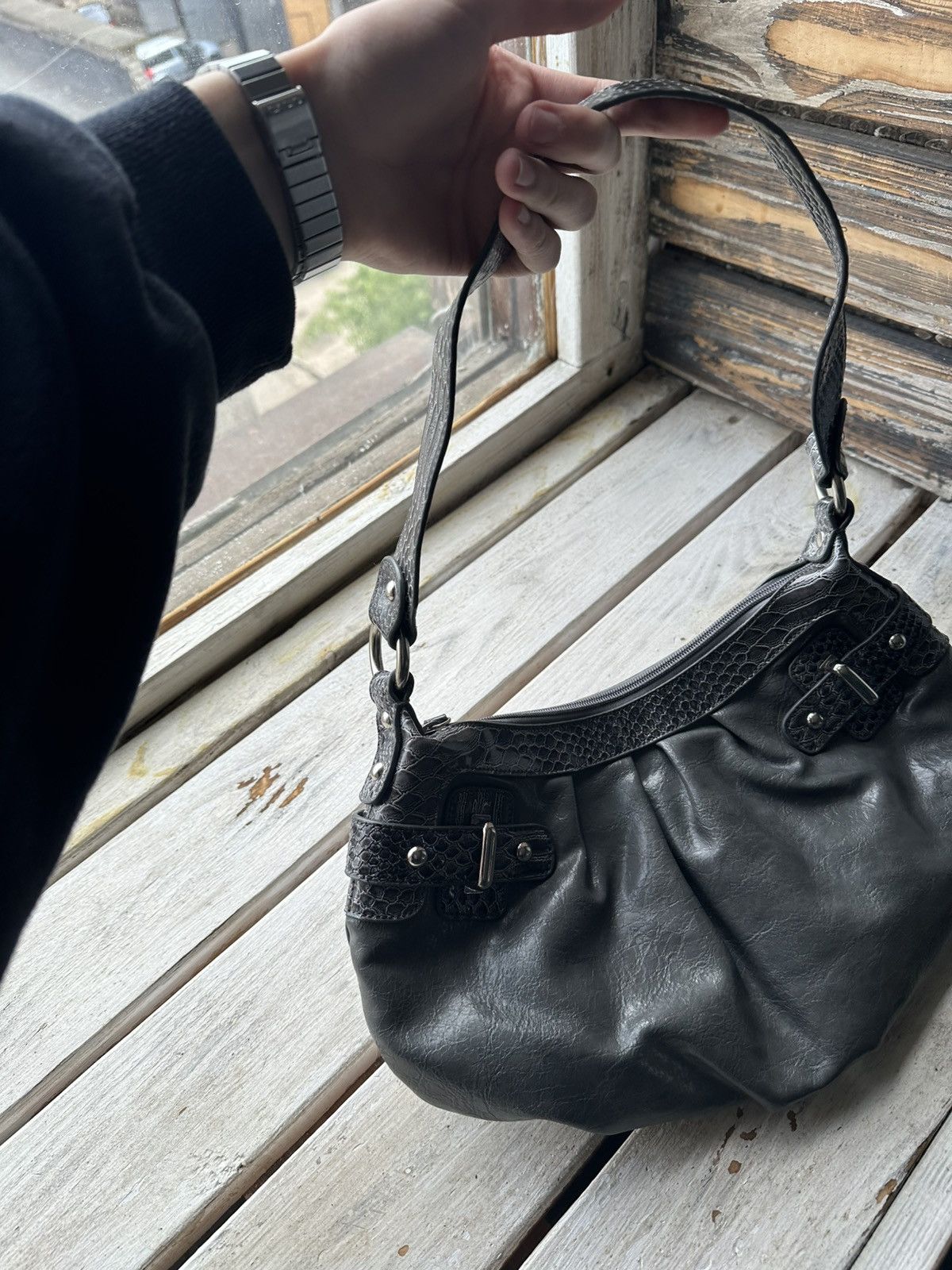 Japanese Brand 🚨Y2K AVANT-GARDE 🚨mesh silver Japan style hand bag Y2K 90s Size ONE SIZE - 2 Thumbnail