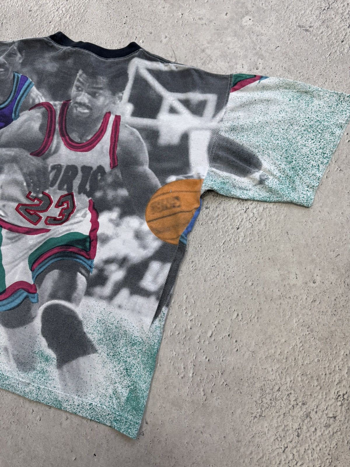 NBA × Vintage Vintage 90s Michael Jordan all over print graphic tshirt Size US M / EU 48-50 / 2 - 12 Thumbnail