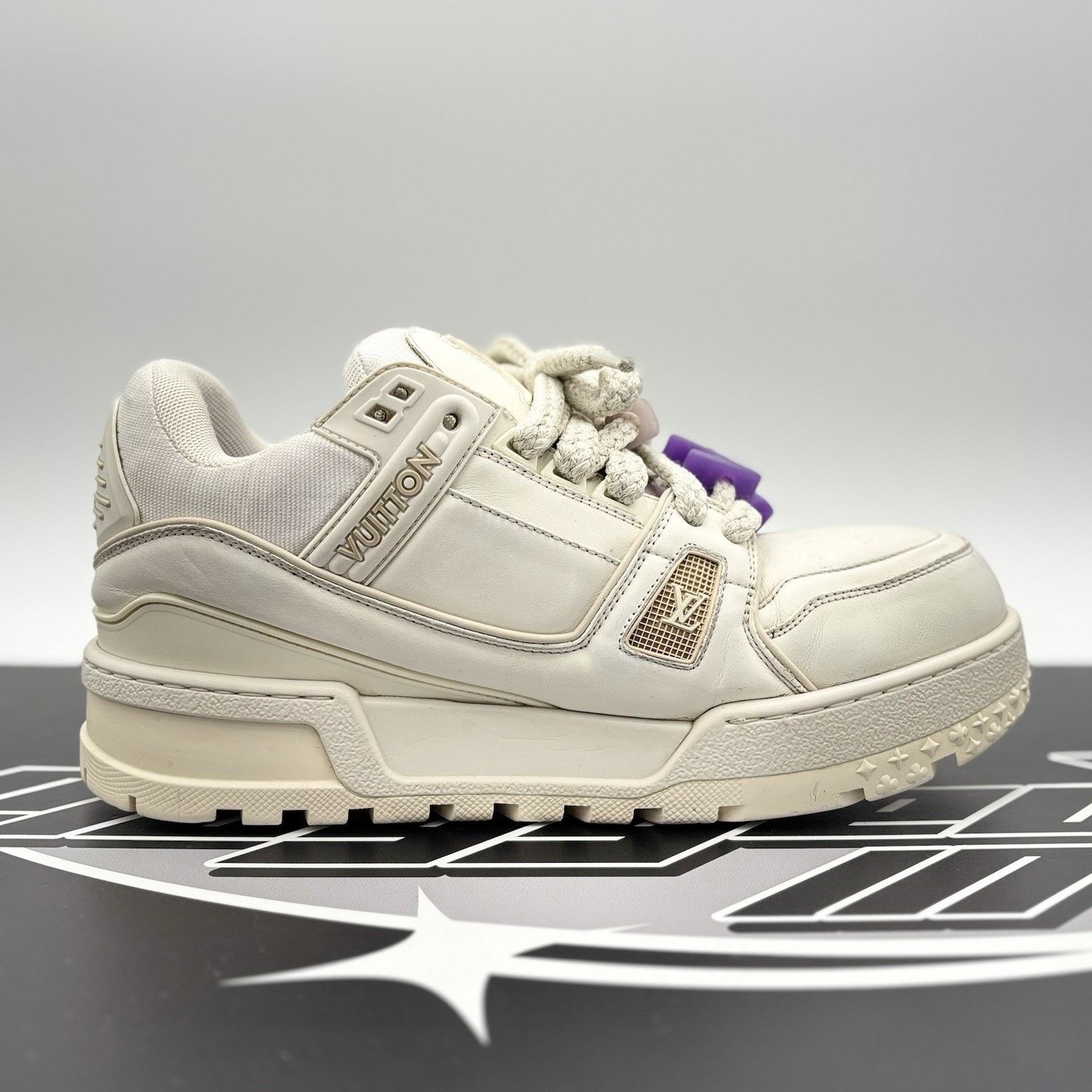 Louis Vuitton (10-10.5 US) Louis Vuitton Maxi Trainer ' White ' Size US 10 / EU 43 - 14 Thumbnail