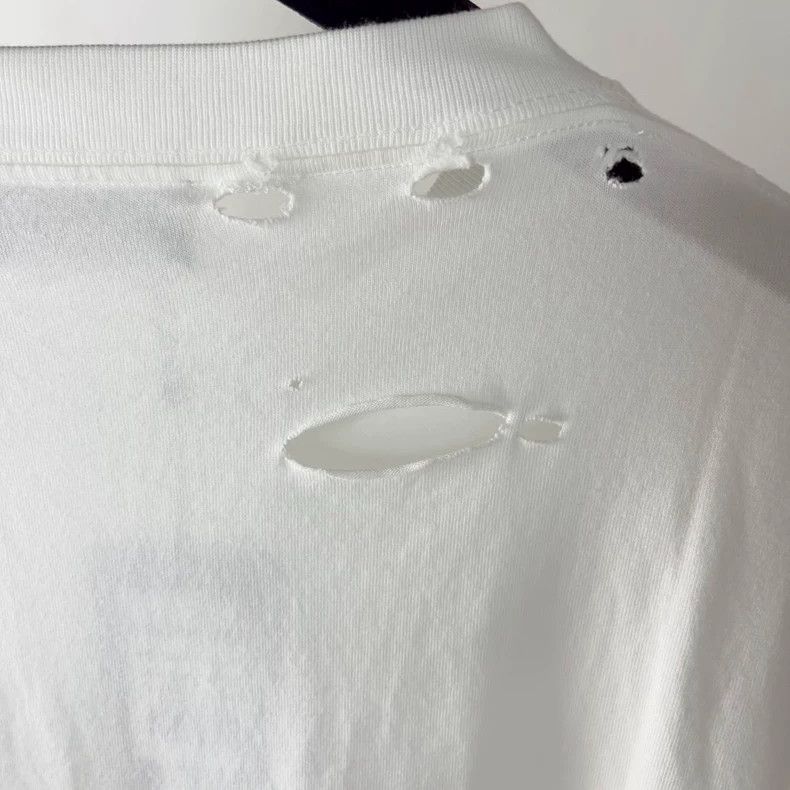 Balenciaga Balenciaga Short-sleeved raglan T-shirt with holes and cra Size US L / EU 52-54 / 3 - 3 Thumbnail