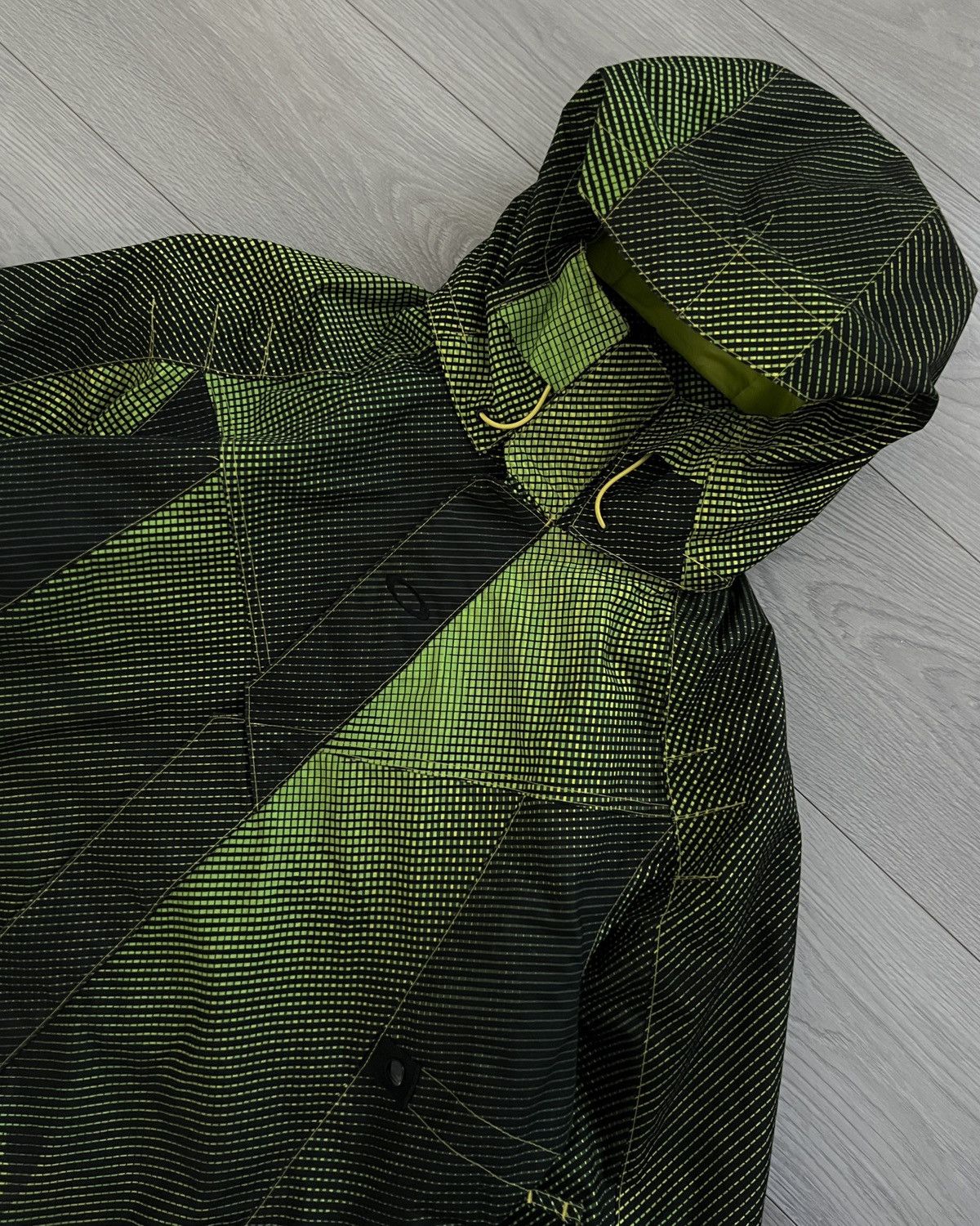 Oakley FW2010 Magnetic Hood 3D Holographic Print Waterproof Jacket Size US M / EU 48-50 / 2 - 3 Thumbnail