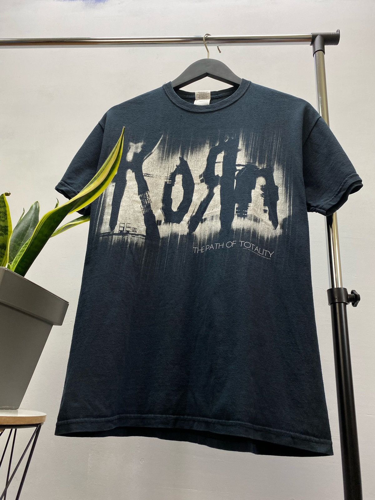 Band Tees × Vintage Korn - 2011 The Path of Totality t-shirt Size US M / EU 48-50 / 2 - 4 Thumbnail