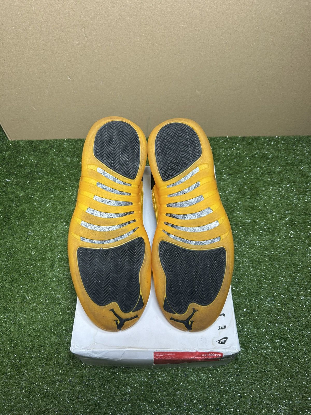 Jordan Brand Jordan 12 University Gold Size US 9 / EU 42 - 10 Thumbnail