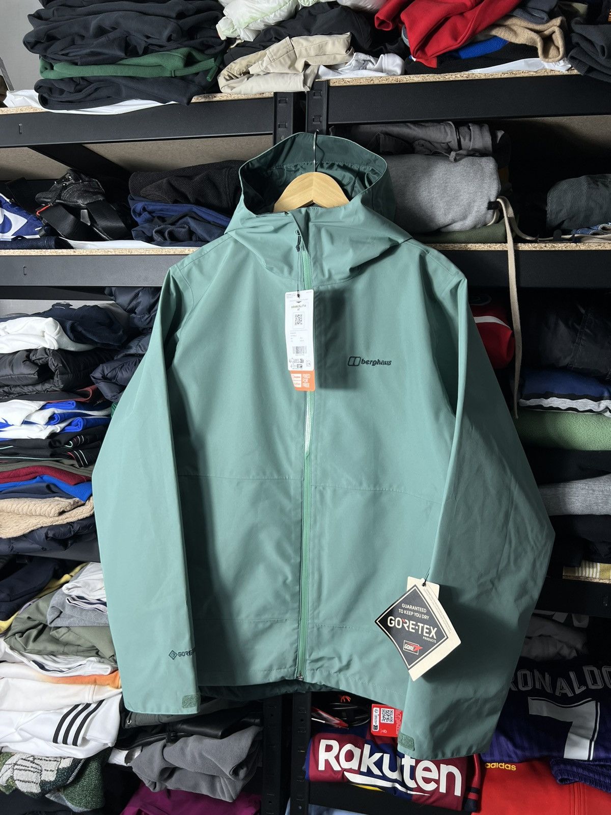 Berghaus Berghaus Gore-Tex Waterproof Hiking Rain Jacket Green Size L Size US L / EU 52-54 / 3 - 1 Thumbnail