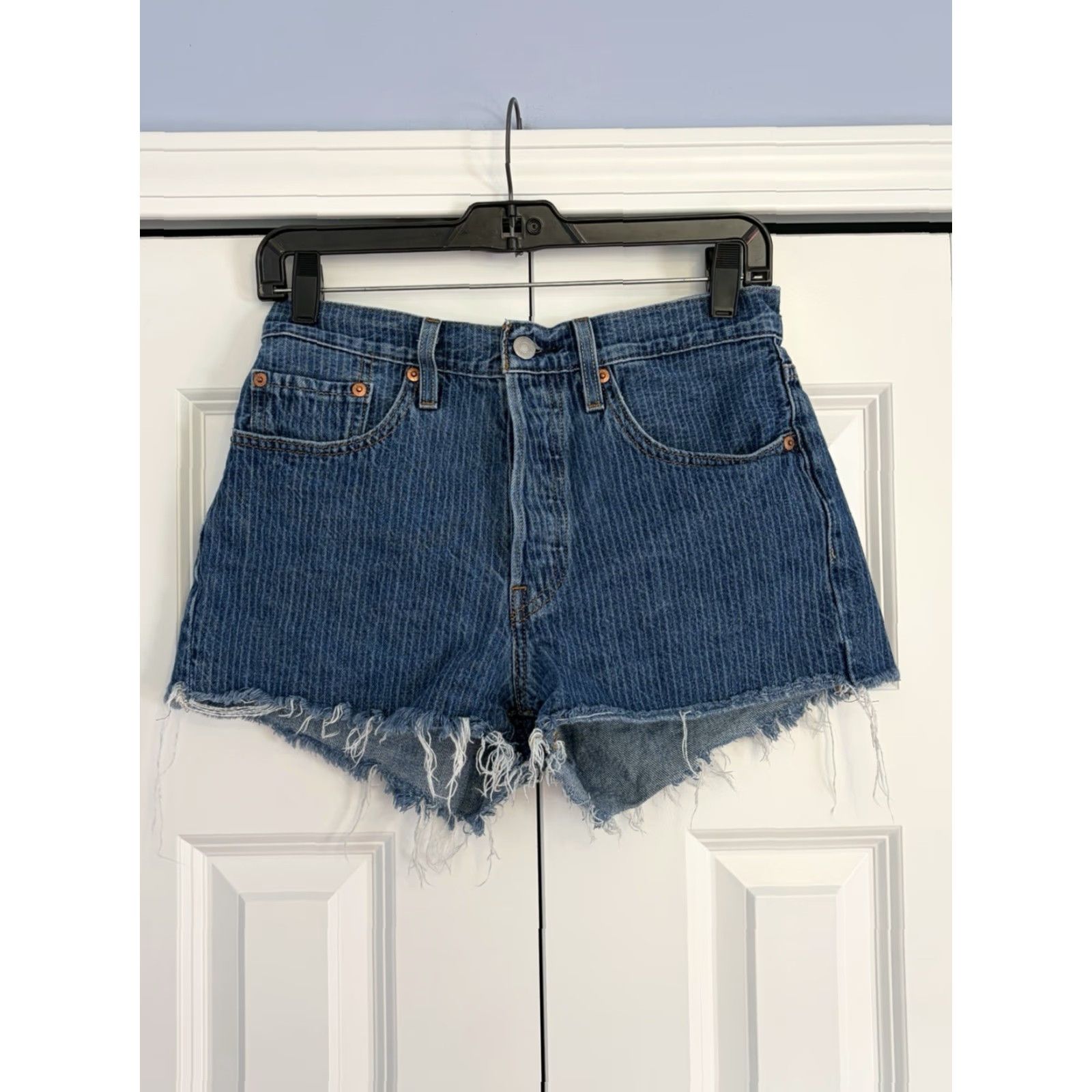Levi's Levi's 501 Button Fly Jean Shorts Blue Denim Women's 26 Regular 5-Pocket Cowgirl Button Size 26" / US 2 / IT 38 - 2 Thumbnail