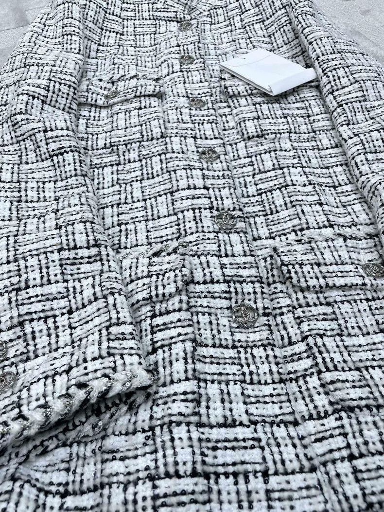 Chanel Chanel Sequined Tweed Jacket For Sale -2505 Size US S / EU 44-46 / 1 - 4 Thumbnail