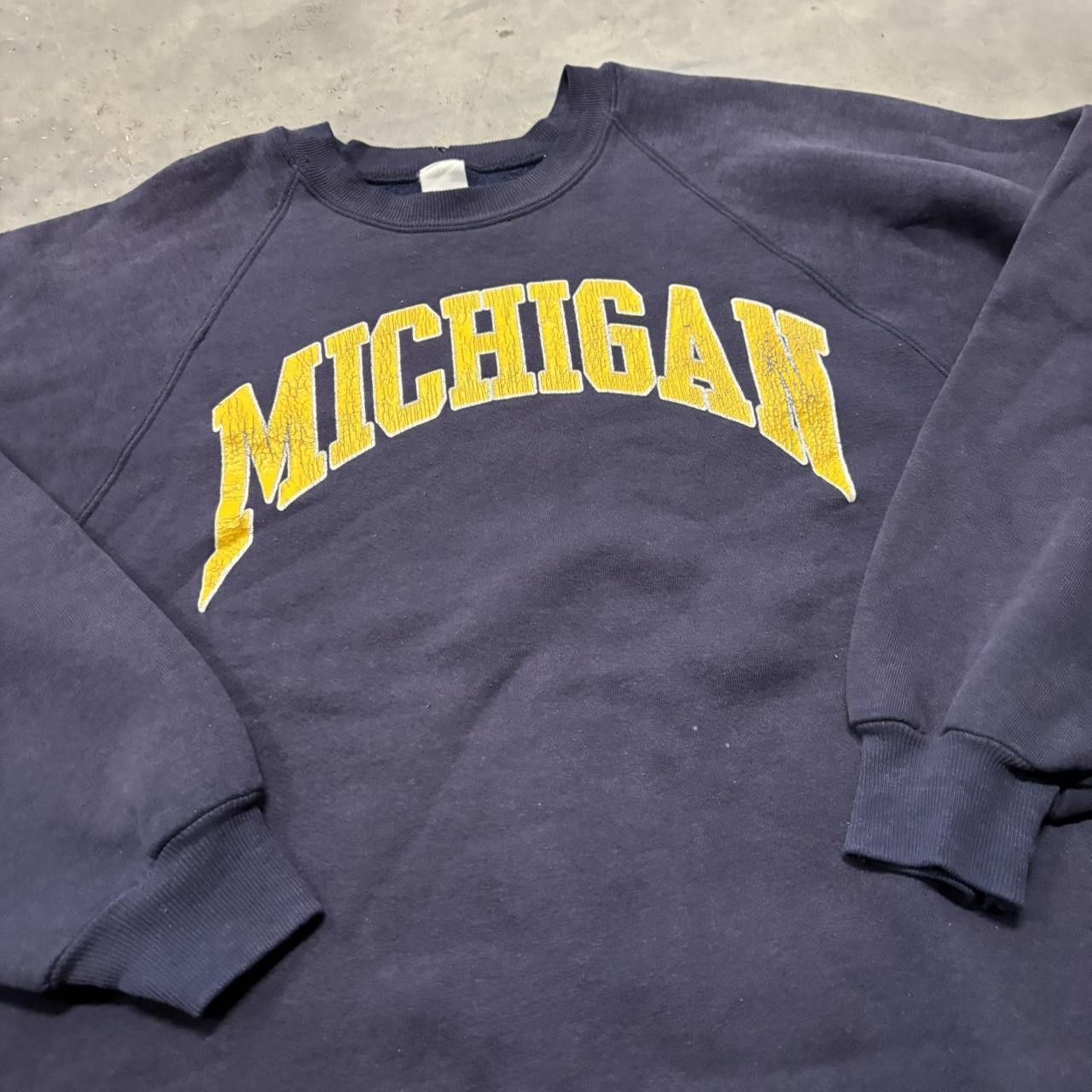 Japanese Brand × Vintage Crazy Vintage 90s Faded Navy Blue Michigan Spellout College Essential Crewneck! Size US L / EU 52-54 / 3 - 5 Thumbnail