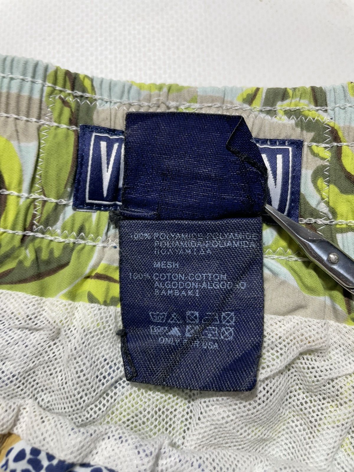 Vilebrequin Vilebrequin Printed Swim Shorts Size US 36 / EU 52 - 12 Thumbnail