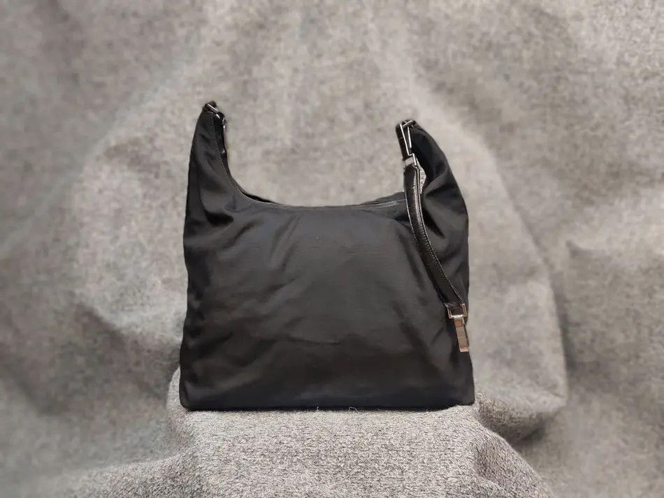 Gucci Vintage Gucci Black Nylon Authentic Shoulder Bag Size ONE SIZE - 1 Thumbnail