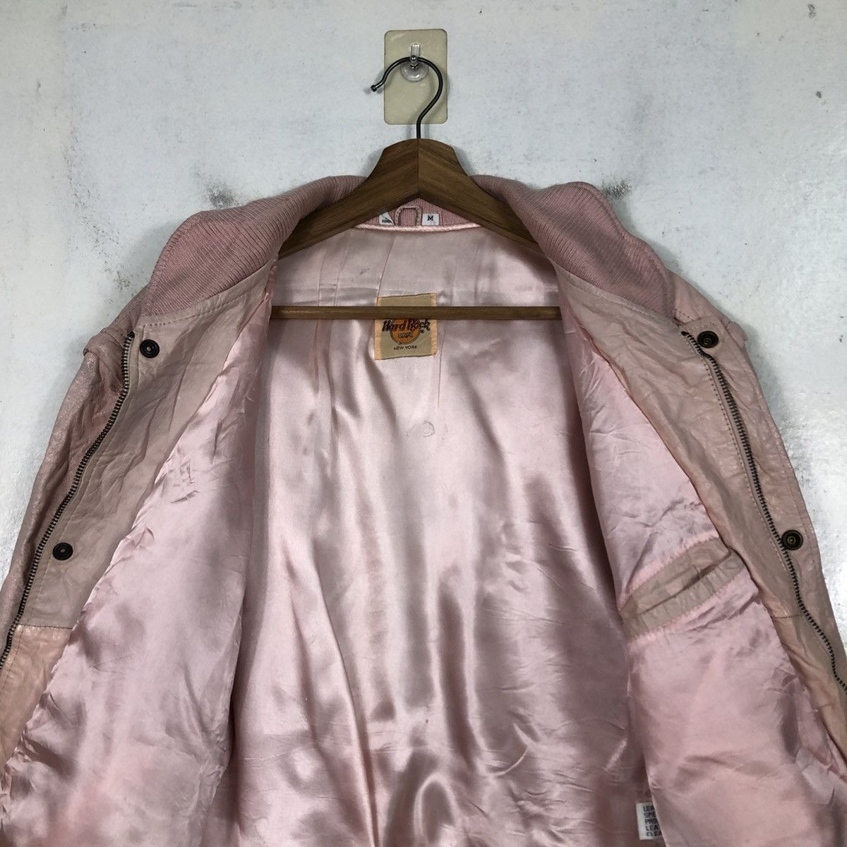 Vintage Vintage Bomber Leather Jacket Hard Rock Cafe New York Size US M / EU 48-50 / 2 - 17 Thumbnail