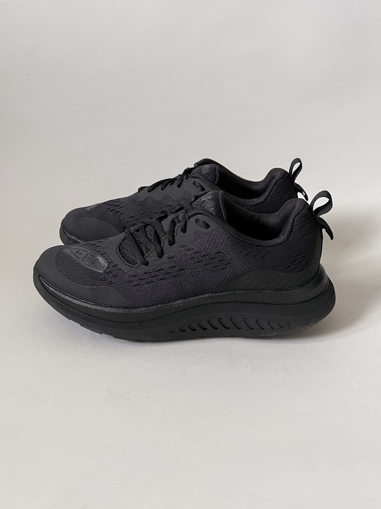 KEEN NEW Keen WK400 Triple Black Walking Sneaker Size US 8.5 / IT 38.5 - 3 Thumbnail